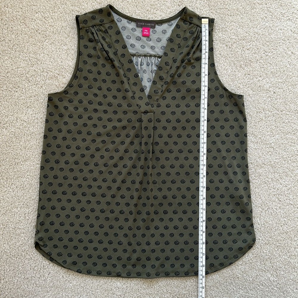 Vince Camuto Olive Patterned Sleeveless Top XSP - Picture 7 of 11